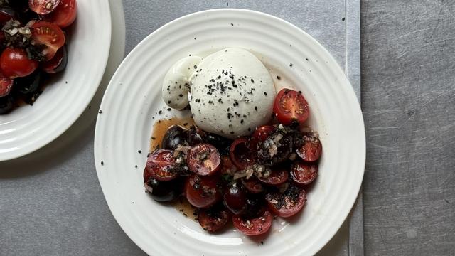 Tomaten-Burrata mit Shiso und Ponzu-Dressing: Eine längst überfällige Begegnung