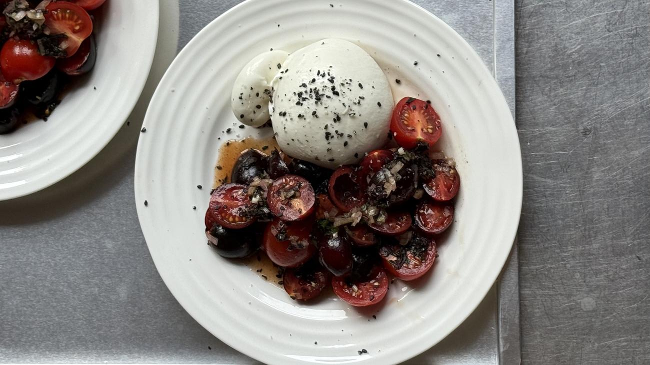 Tomaten-Burrata mit Shiso und Ponzu-Dressing: Eine längst überfällige Begegnung
