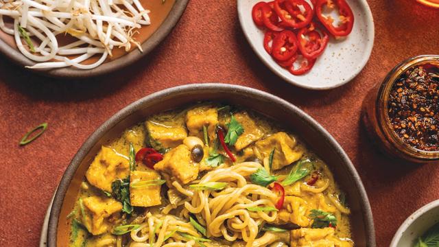 Vegane Laksa-Currynudelsuppe: Frisch aus dem Schmelztiegel