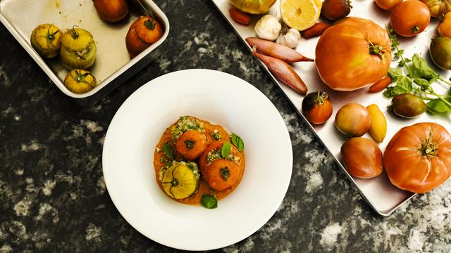 Tomaten mit Auberginenfüllung: Paradiesische Paradeiser