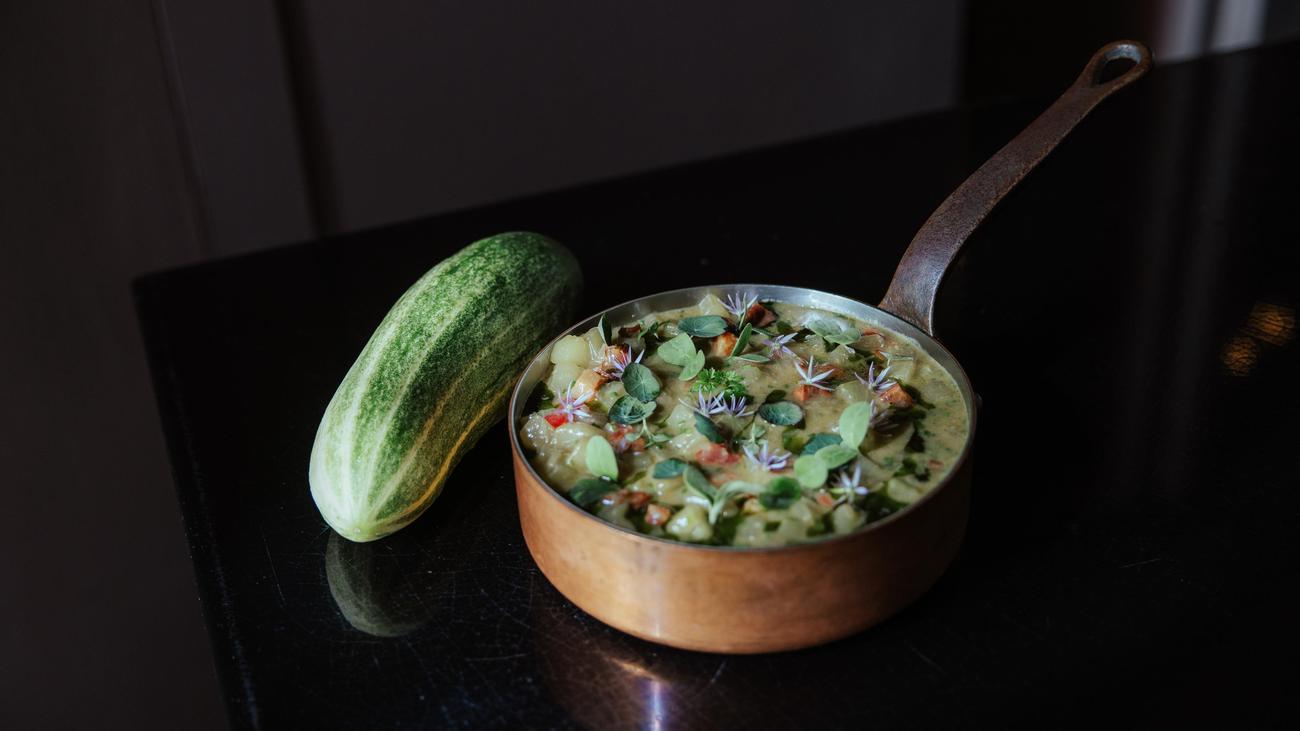 Braised cucumber with bacon stock: Cucumber à la Grandma