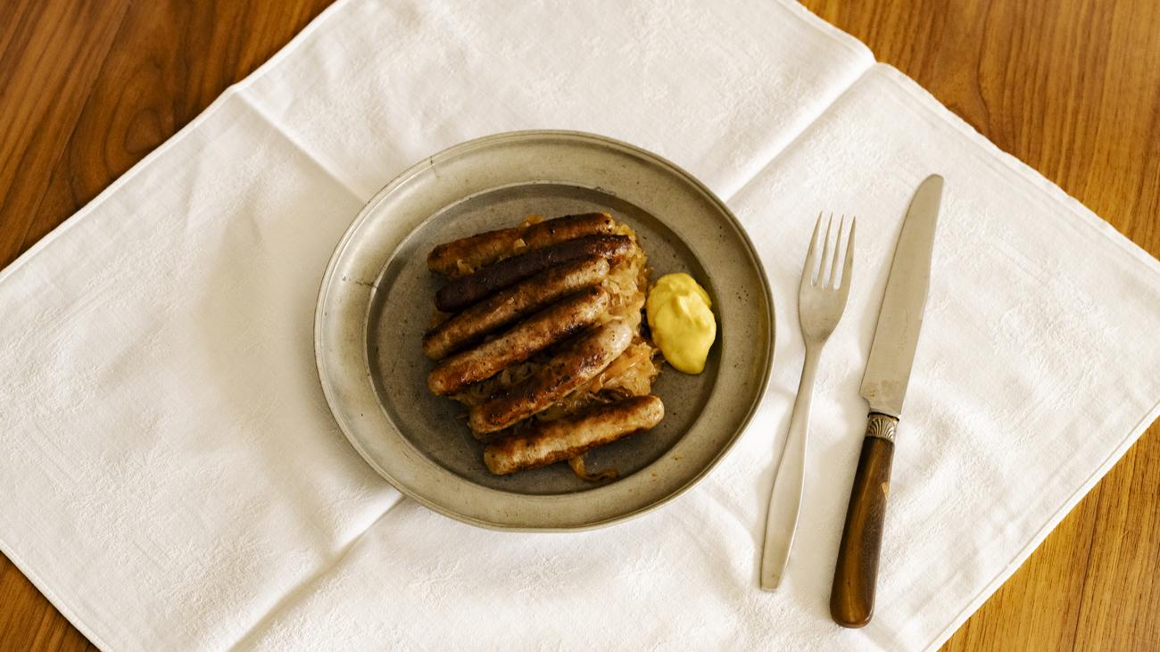 Bratwurst und Sauerkraut: Kasperls Großmutter weiß, was gut ist
