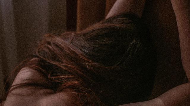 (+) Vergewaltigung und Konsens: Er hat einen Plan, von dem sie nichts ahnt