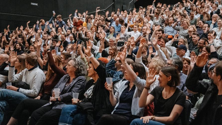 ZEIT Podcast-Tour 2025: Der Interviewpodcast "Alles gesagt?" live in Leipzig und in Hamburg