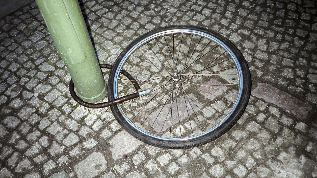 pedal attachment BV Bike Shimano SPD Compatible 9/16'' Pedals with Toe Clips SPD Cleats Included New breaks are on😍🔥@N_on_YT is-patterned__false style:Referee Naked Easy install with 15MM