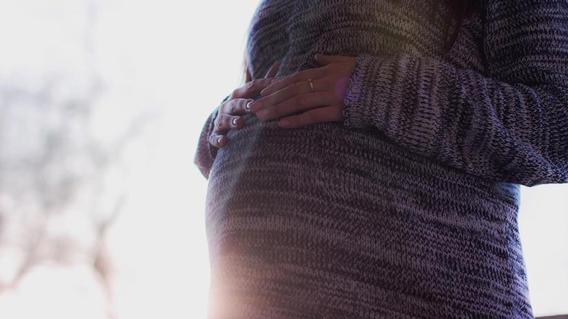 Für viele bedeutet die Schwangerschaft das Ende der Karriere. Aber muss das sein? 