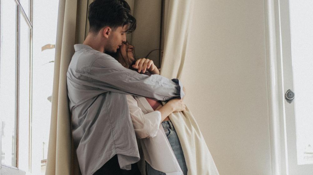 Klassenunterschiede in Beziehungen: "Akademikerkinder planen sogar, wie und wann sie Gefühle äußern"