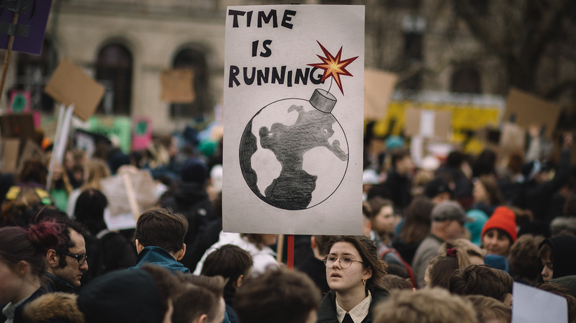 "Time is running" – eines von vielen Demo-Schildern heute bei Fridays for Future. 