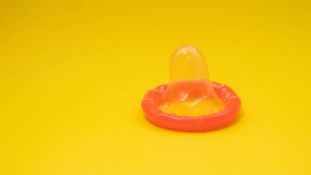 Streift der Sexualpartner heimlich ohne Wissen seiner Partnerin das Kondom ab, entmündigt er sie in diesem Moment und darüber hinaus. 