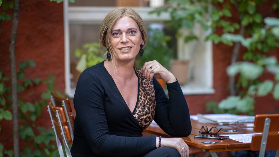 Transfeindlichkeit: Tessa Ganserer sitzt seit 2021 für die Grünen im Bundestag. Seit ihrem Einzug erlebt sie viel Hass – der nicht nur von rechts kommt, sondern auch von vermeintlichen Feministinnen.
